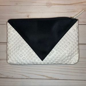 Modern Minimalist Black and White Geo Zip Vanity Makeup Travel Cosmetic Bag
